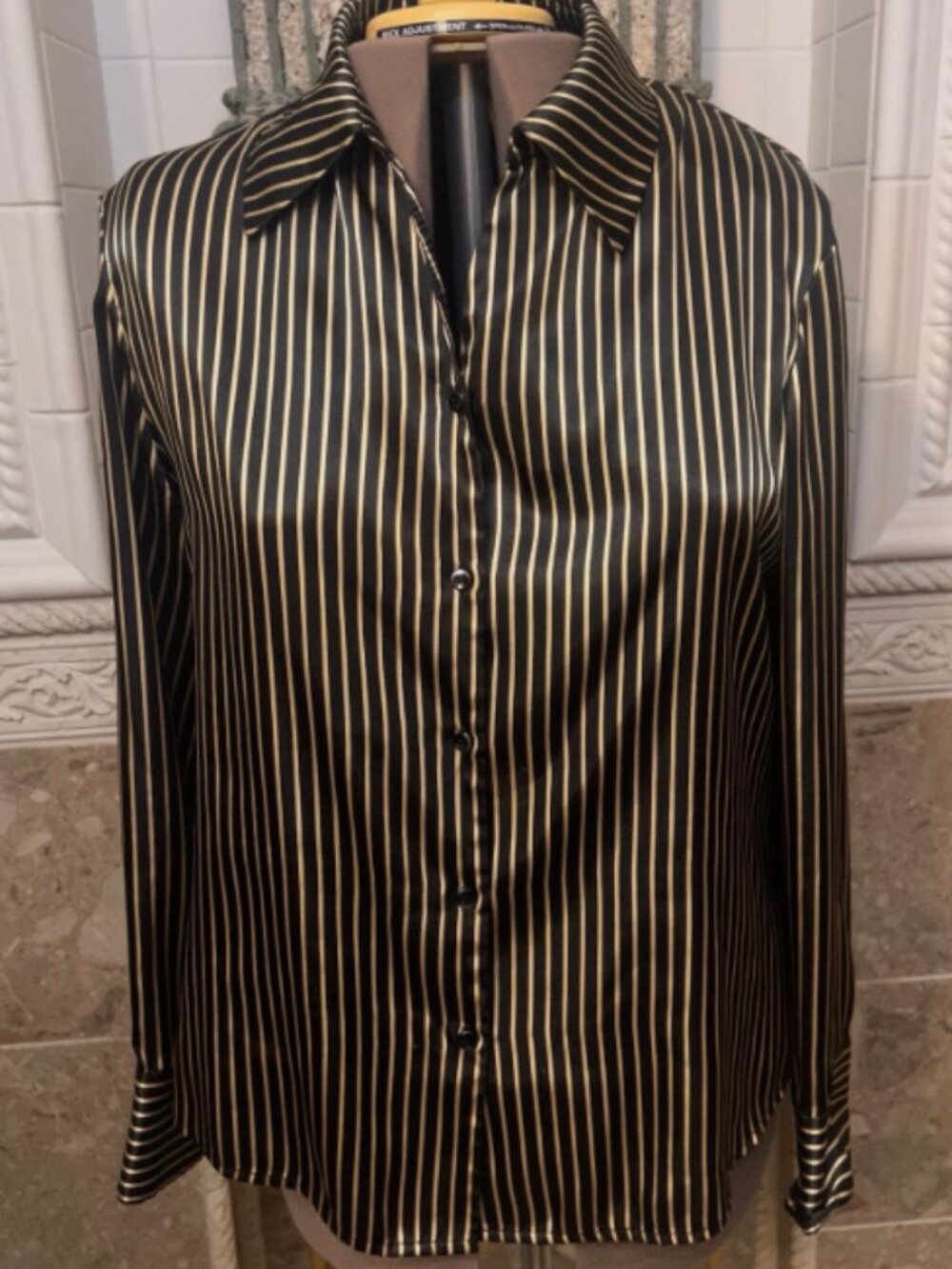 Kasper Shirt. Size 18. Satin Stripe. Black Gold. Long Sleeve. Poly. B40